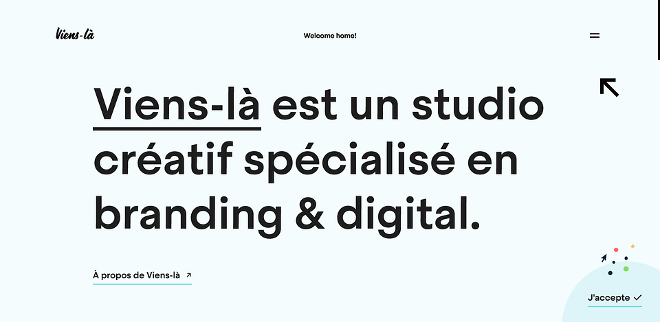 Viens-là's homepage that displays text on the services they provide, namely branding and digital marketing.